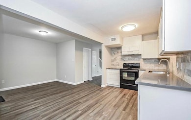 5100 Allendale Rd unit 306, Houston, TX 77017 - photo 4