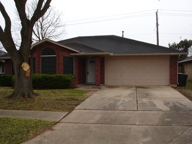 9482 Carmalee St, Houston, TX 77075 - photo 2