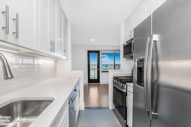 Manor Towers unit 14B, Bronx, NY 10463 - photo 3