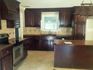 4421 Stratford Cir, Moss Point, MS 39563 - photo 5