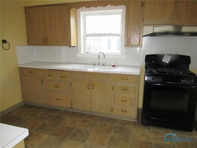 Eat-In Kitchen