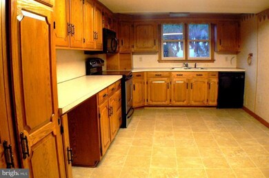 436 S 2nd St, Chambersburg, PA 17201 - photo 7