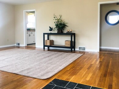 2525 Pearl St, Columbus, IN 47201 - photo 2