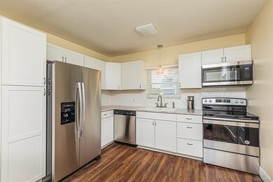 EAT IN, REMODELED KITCHEN, MARBLE COUNTER, SS APPL