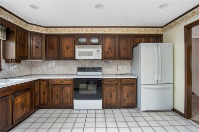 52 Pinewood Dr, West Warwick, RI 02893 - photo 6