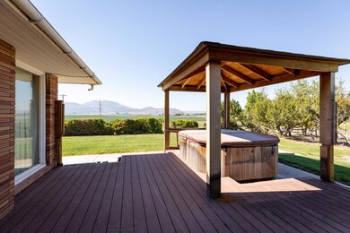 10851Highway140E-16