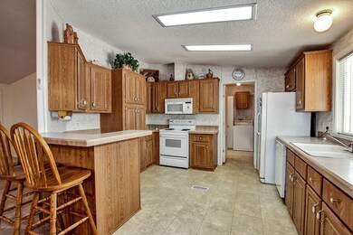 Kitchen with breakfast bar