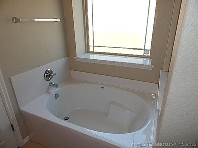 2512 S 6th St, Broken Arrow, OK 74012 - photo 6