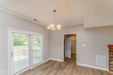 005-photo-dining-room-14479445