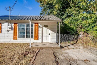 705 N Wood St, Cleburne, TX 76033 - photo 3