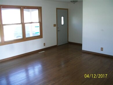 602 E 15th St S, Newton, IA 50208 - photo 3