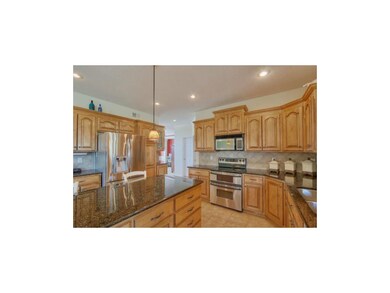 Fully upgraded kitchen with maple cabinets
