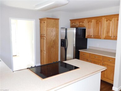 3966 Meadow Ridge Ct, Asheboro, NC 27205 - photo 5