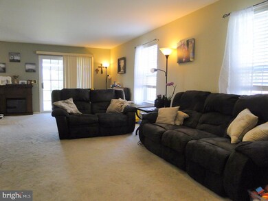 461 Berkshire Dr, Souderton, PA 18964 - photo 2