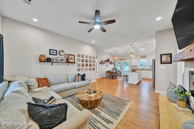 200 Stringer Ln, Mount Washington, KY 40047 - photo 4