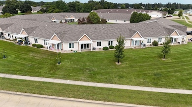 108 16th Ave SW unit 318, Waverly, IA 50677 - photo 2