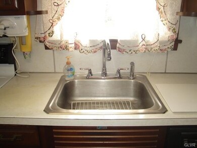 2209 2nd Ave, Whitehall, PA 18052 - photo 5