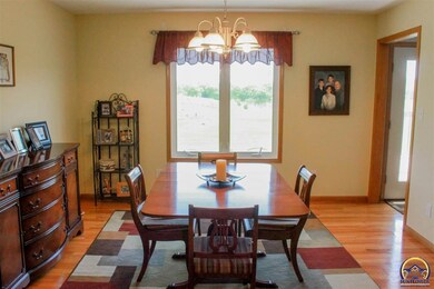 4322 SW Misty Harbor Dr, Topeka, KS 66610 - photo 7