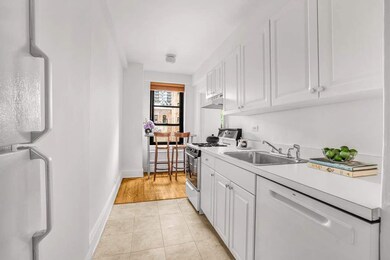 Gramercy House unit 8B, New York, NY 10010 - photo 7