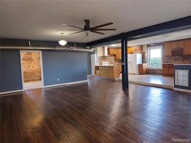 1104 4th St, Port Huron, MI 48060 - photo 3