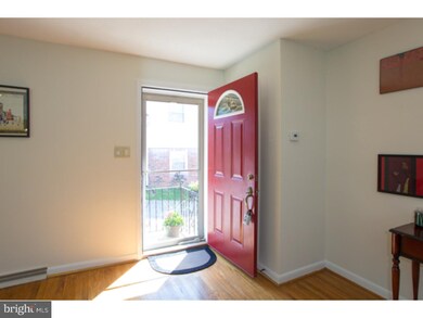 129 Greenbrier Ln, Havertown, PA 19083 - photo 4