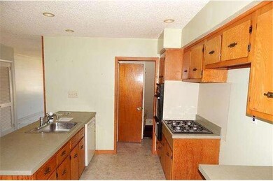 2827 Maxwell St, Philadelphia, PA 19136 - photo 6