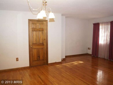 7009 Cipriano Woods Ct, Lanham, MD 20706 - photo 3