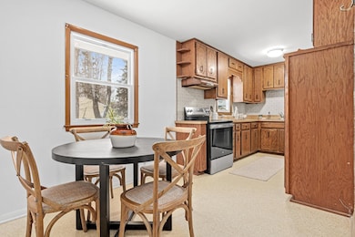 5762 Schutta Rd, Saint Paul, MN 55126 - photo 2