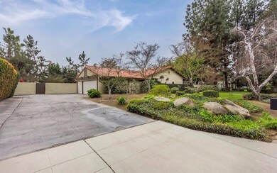 Large driveway, big enough for RV parking