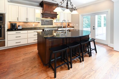 Kitchen with decorative backsplash, a kitchen isla