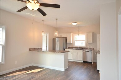 Brand new kitchen, new cabinetry, new appliances