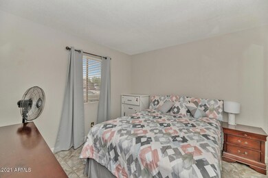 3067 N 89th Ln-large-014-015-3067 N 89th