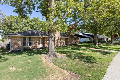 1902 Yorkstown Dr, Ennis, TX 75119 - photo 3