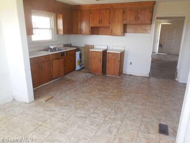 5166 Gracewood Rd, Ramseur, NC 27316 - photo 3