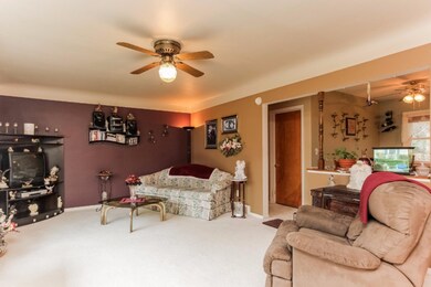 003-Living_Room-2478379-medium