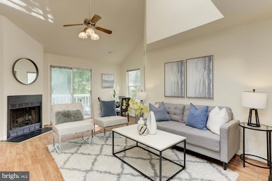 4378 Pembrook Village Dr unit 80, Alexandria, VA 22309 - photo 3