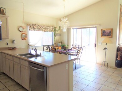 11807 W Windsor 020