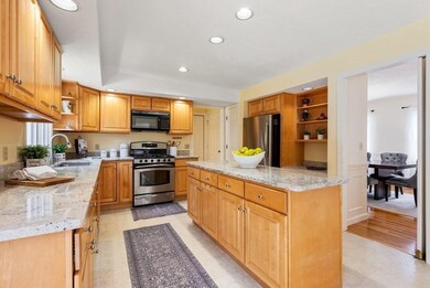 71 Hillando Dr, Shrewsbury, MA 01545 - photo 3