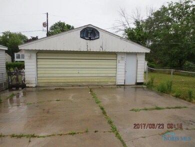 Detached Garage
