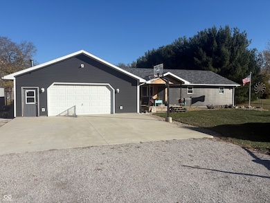 908 S Division St, Cayuga, IN 47928 - photo 3