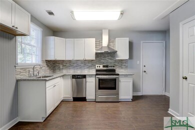 2107 E 57th St, Savannah, GA 31404 - photo 4