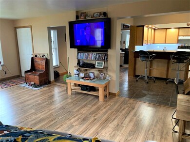 Living room 4