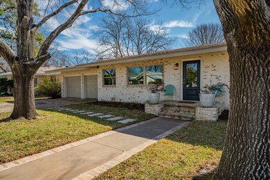 407 N Edison St, Fredericksburg, TX 78624 - photo 3