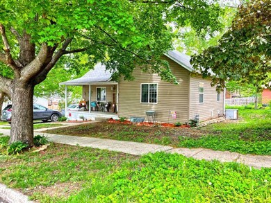 203 W Grant Ave, Shenandoah, IA 51601 - photo 2