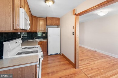 908 Poplar Ave, Glenolden, PA 19036 - photo 5