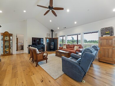 19590 Mockingbird Ln, Redding, CA 96002 - photo 5