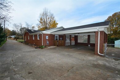 202 Valley St, Statesville, NC 28677 - photo 2