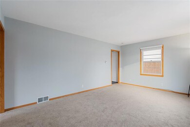733 31st St SE, Cedar Rapids, IA 52403 - photo 4