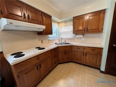 1716 Barrows St, Toledo, OH 43613 - photo 5