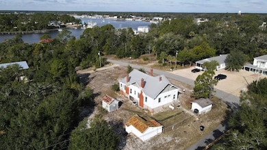 601 SE 3rd St, Carrabelle, FL 32322 - photo 2